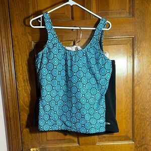 H2O swimwear tankini and boy shorts size Xlg
Turquoise medallion pattern